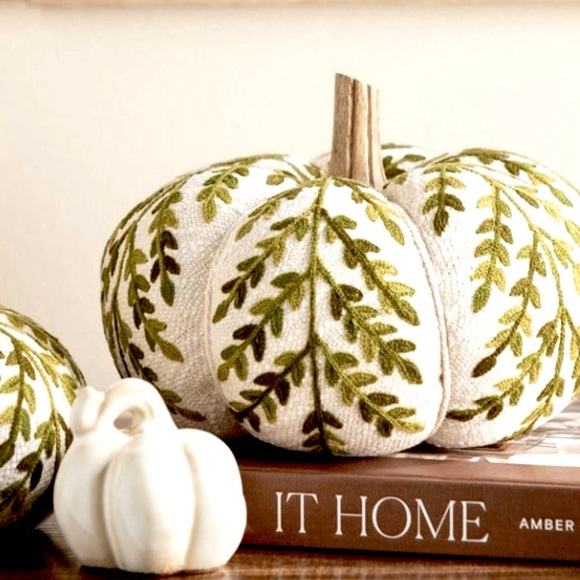 🍃Beautifully Crafted Decorative White and Green Pumpkin - Picture 3 of 13